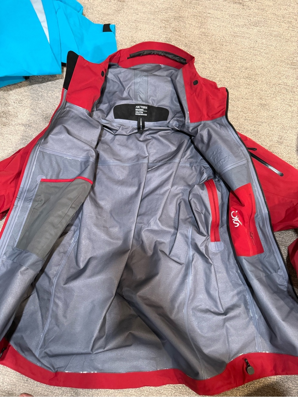 Arc'teryx Men’s Red alpha sv goretex pro Jacket - Picture 3 of 7